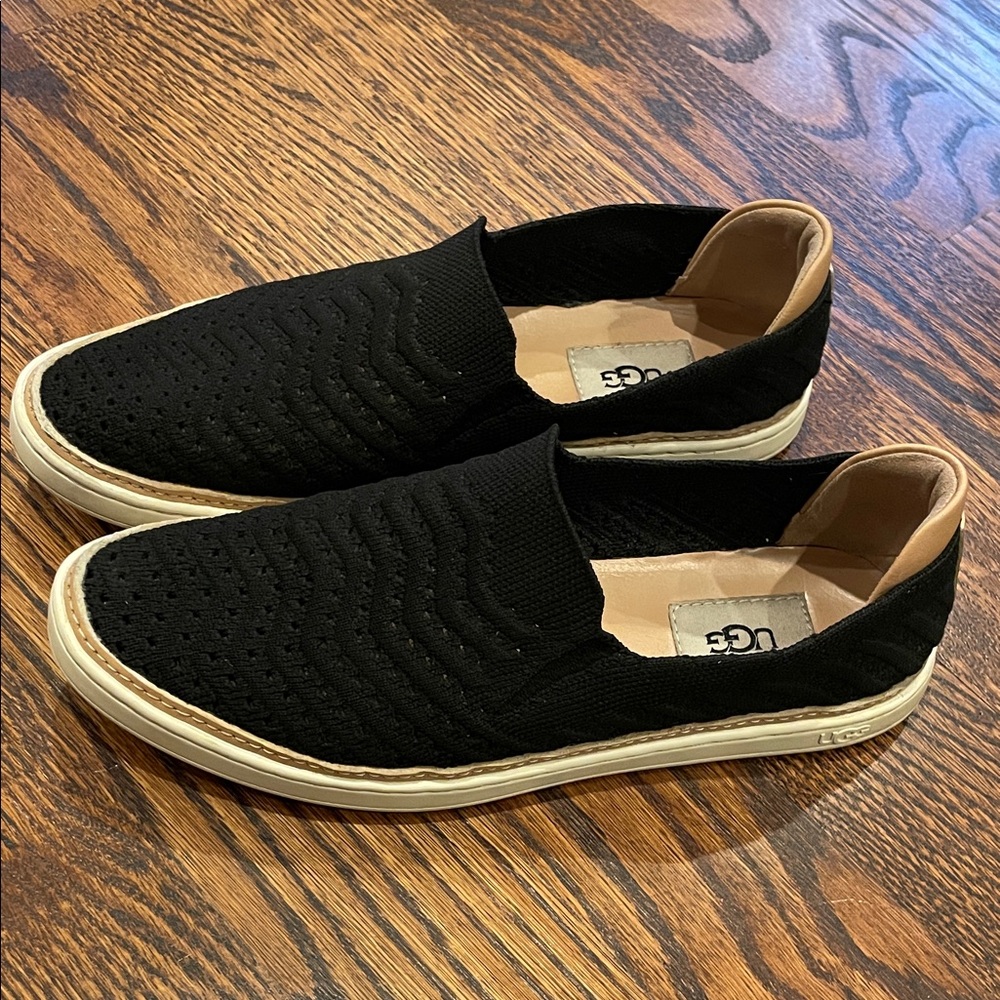 UGG sz 7.5 pull on black tan white woven sneakers flats - Picture 1 of 10
